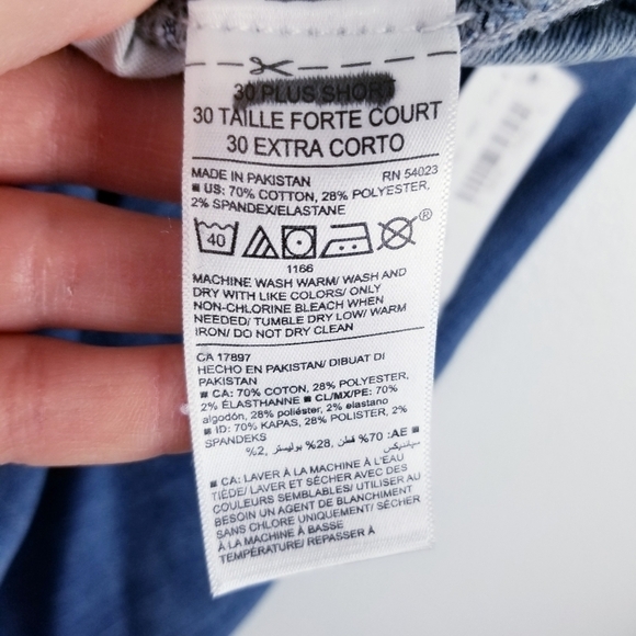 Old Navy Distressed Bootcut Jeans NWT - Picture 4 of 5